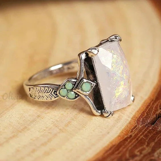 Vintage White Opal Silver Ring – Milgrain Detail, Sizes 5 to 12