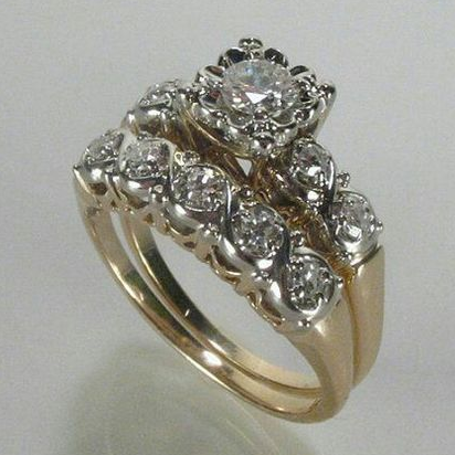Vintage Sparkling Gold Ring – Textured Statement Band