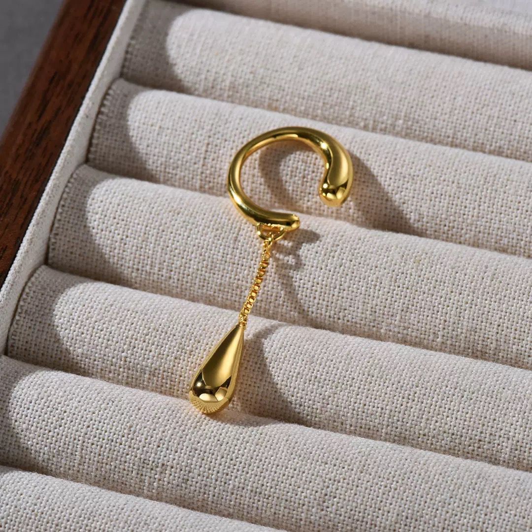Studio Line Ear Cuff – Sculpted Drop, No Piercing Needed