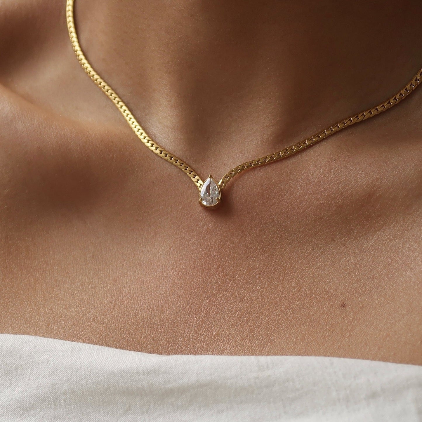 Timeless Brilliance Necklace – 18K Gold Solitaire Crystal Necklace