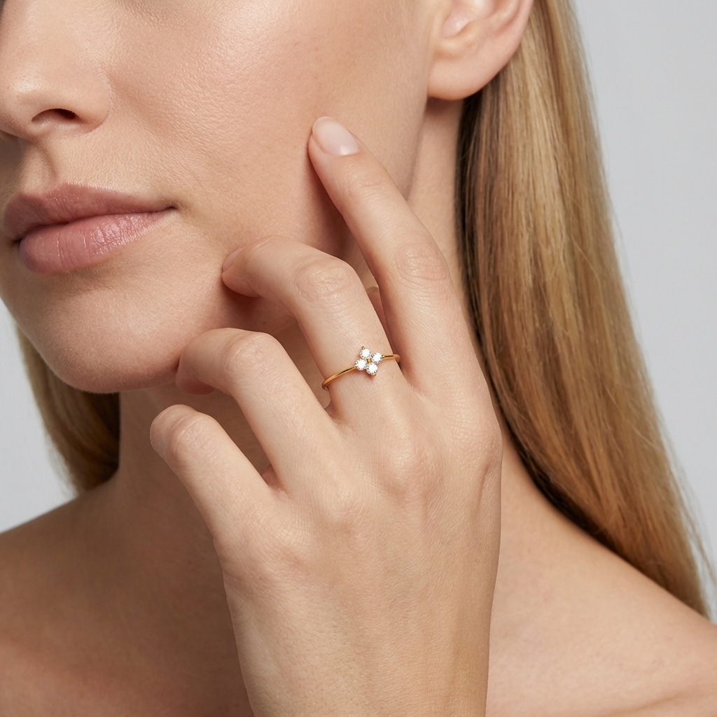 Léa Clover Ring – 18K Gold Crystal Lucky Clover Ring
