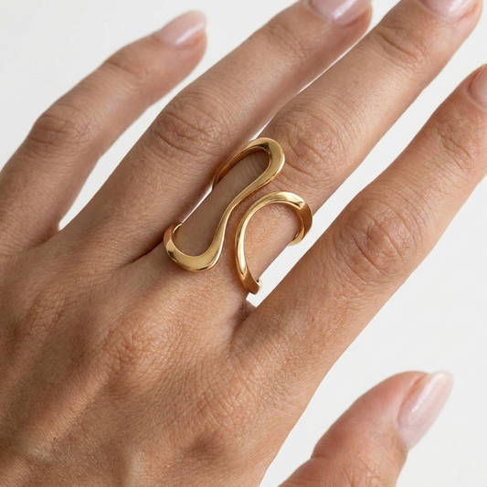 Elina Ring – 18K Gold Textured Band Ring (One Size)
