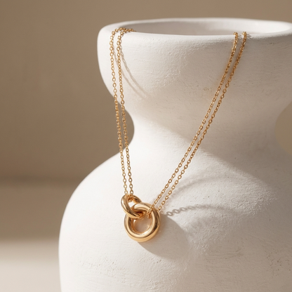 Kaia Circles Necklace – 18K Gold Interlocking Circle Necklace