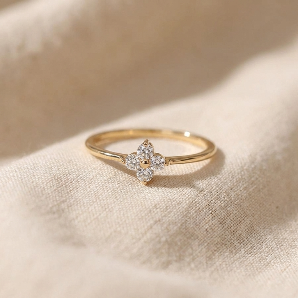 Léa Clover Ring – 18K Gold Crystal Lucky Clover Ring