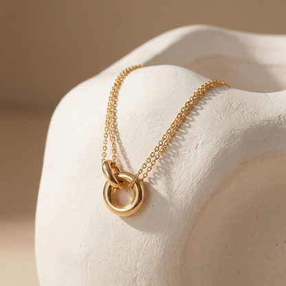 Kaia Circles Necklace – 18K Gold Interlocking Circle Necklace
