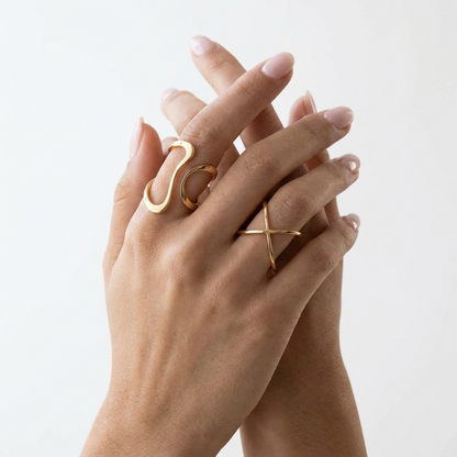 Elina Ring – 18K Gold Textured Band Ring (One Size)