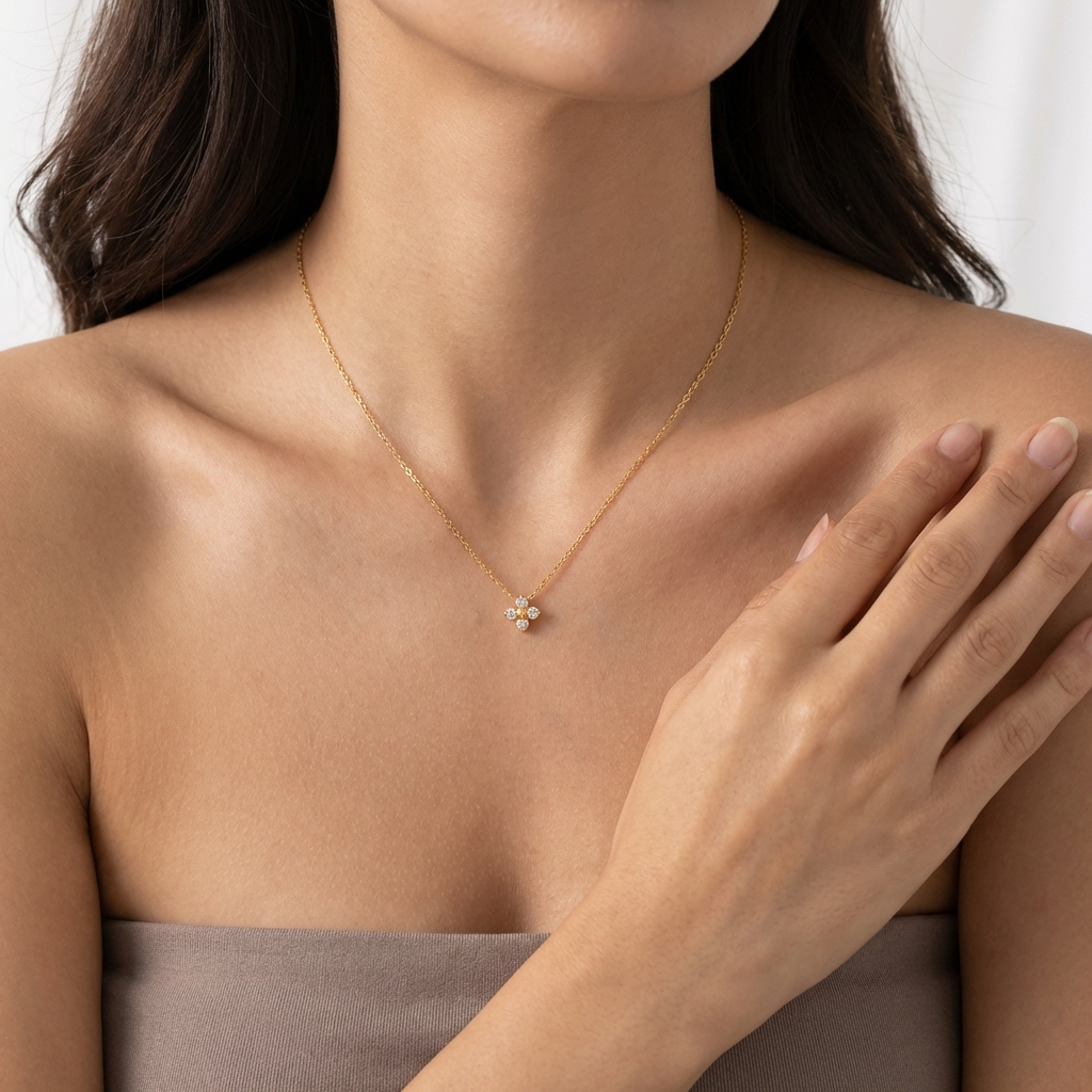 Iris Clover Necklace – 18K Gold Crystal Lucky Clover Pendant Necklace