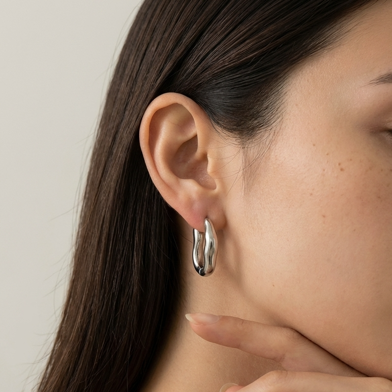 Sana Hoop Earrings – 26mm 18K Gold Waterproof Oval Hoop Earrings