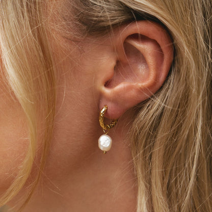Ines Pearl Hoops – 18K Gold 10mm Freshwater Pearl Hoop Earrings