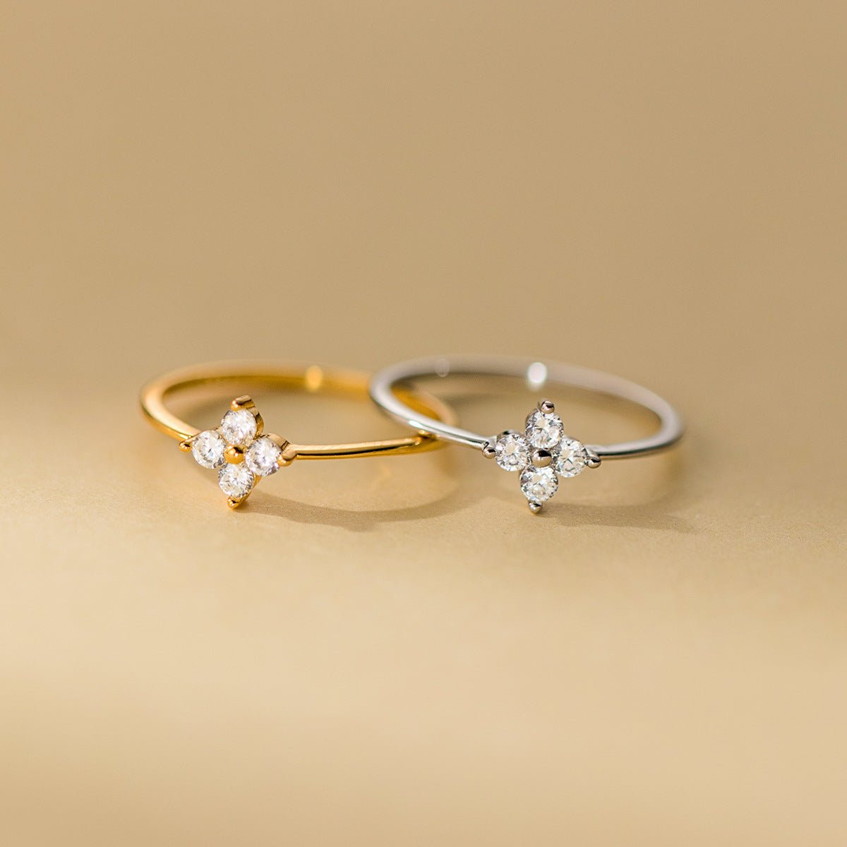Léa Clover Ring – 18K Gold Crystal Lucky Clover Ring