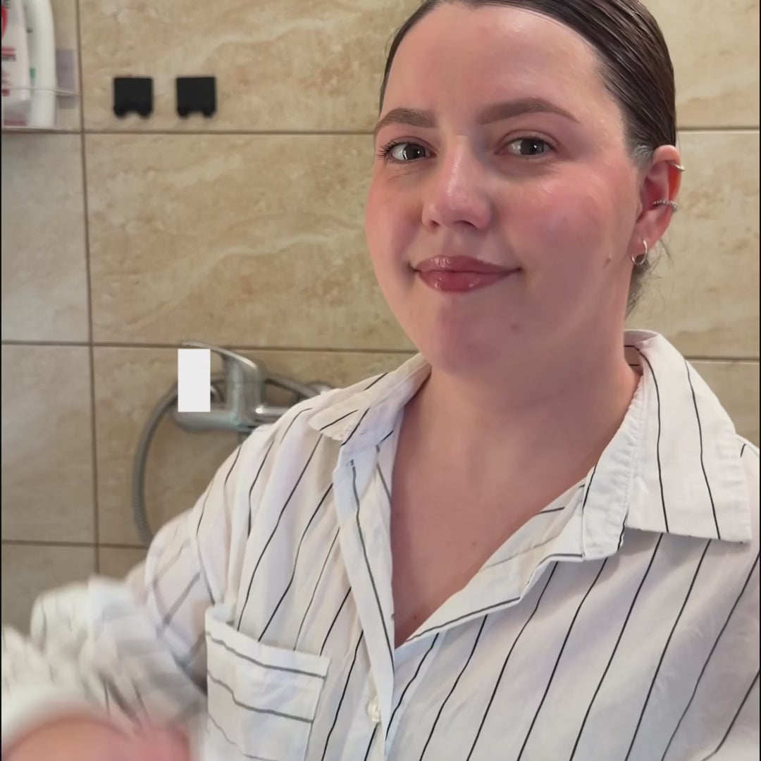 VORASSO Pro handheld showerhead in use
