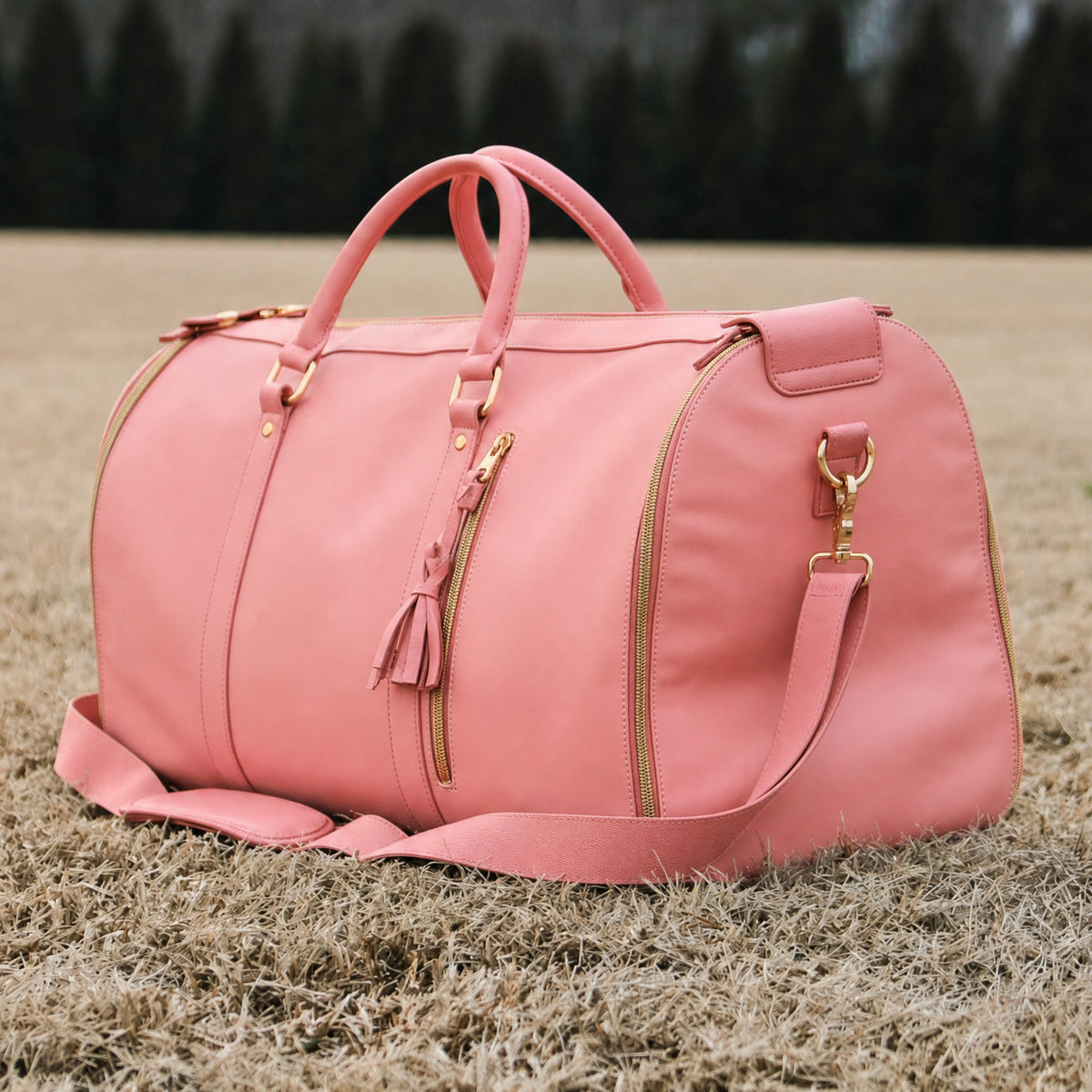 Rose cabin bag, Classic, on open grassland